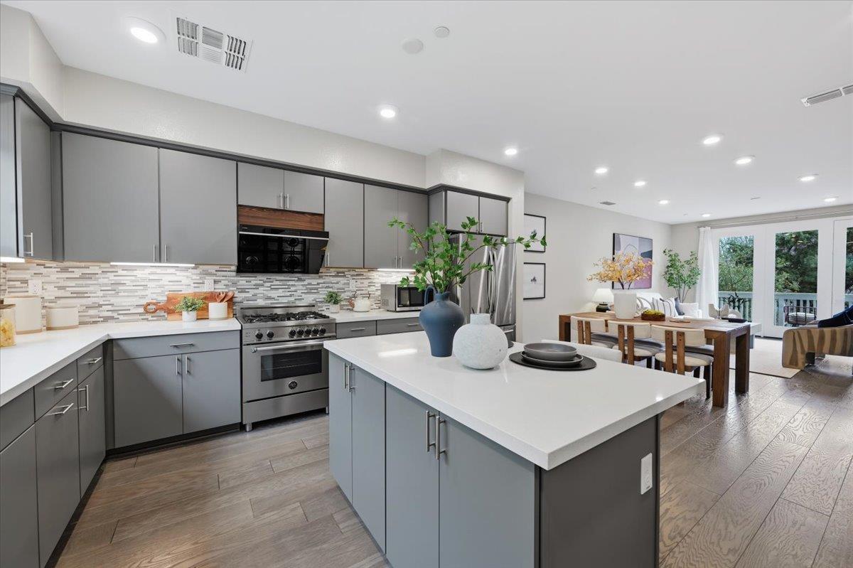 Detail Gallery Image 10 of 59 For 845 De Guigne Dr #2,  Sunnyvale,  CA 94085 - 3 Beds | 2/2 Baths