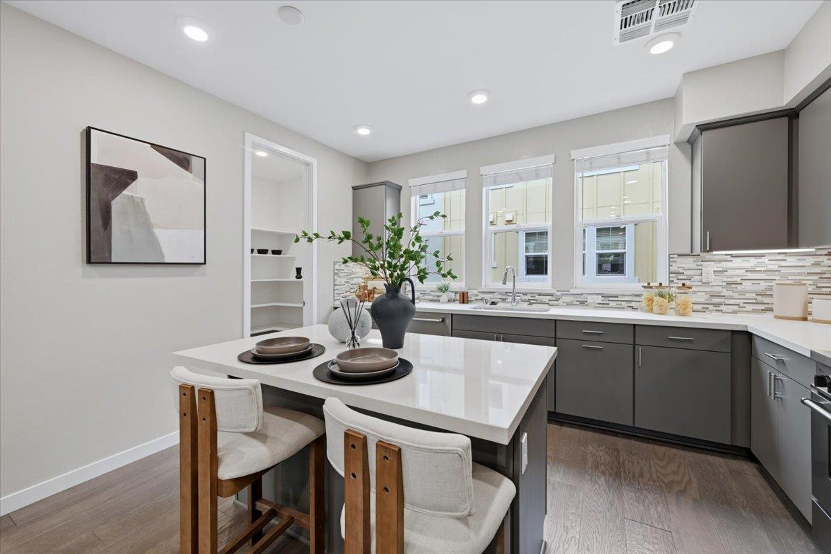 Detail Gallery Image 12 of 59 For 845 De Guigne Dr #2,  Sunnyvale,  CA 94085 - 3 Beds | 2/2 Baths