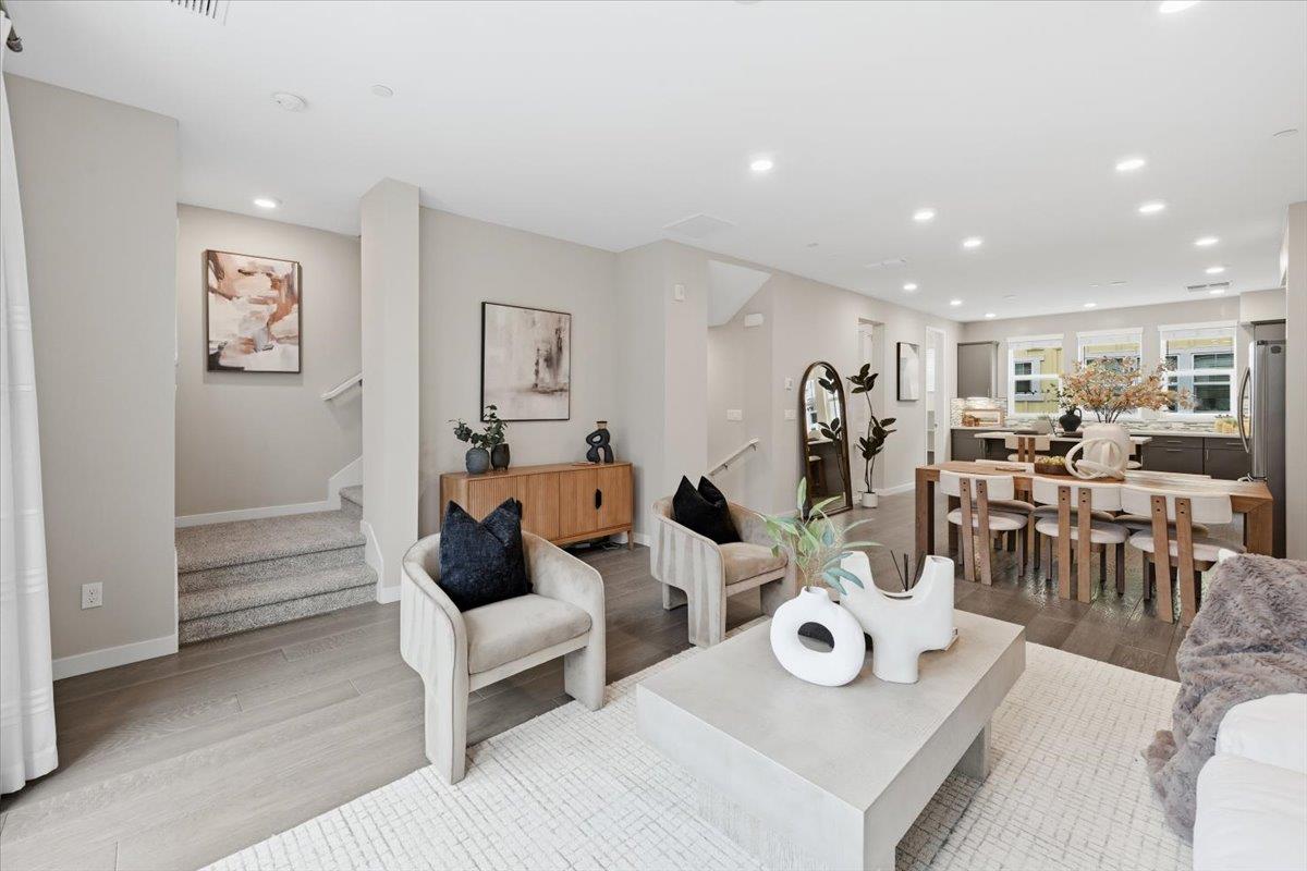 Detail Gallery Image 19 of 59 For 845 De Guigne Dr #2,  Sunnyvale,  CA 94085 - 3 Beds | 2/2 Baths