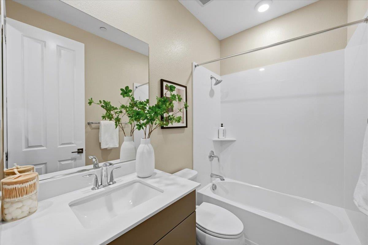 Detail Gallery Image 37 of 59 For 845 De Guigne Dr #2,  Sunnyvale,  CA 94085 - 3 Beds | 2/2 Baths