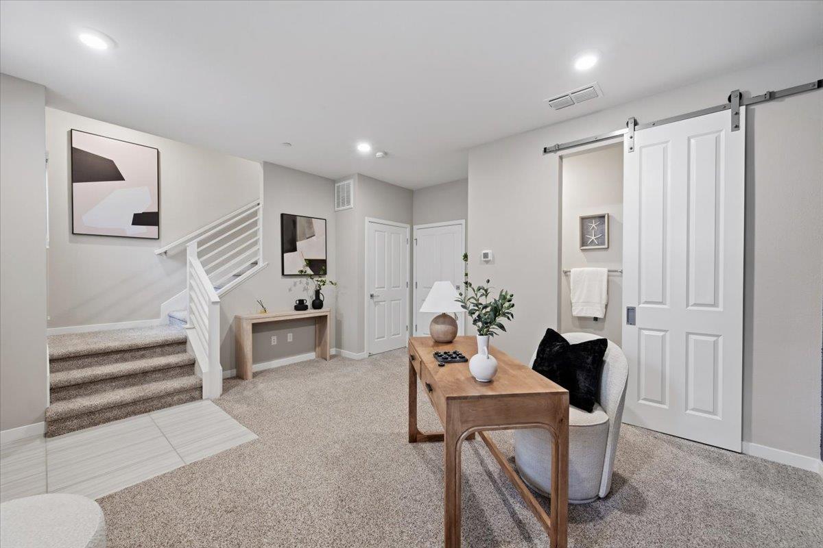 Detail Gallery Image 40 of 59 For 845 De Guigne Dr #2,  Sunnyvale,  CA 94085 - 3 Beds | 2/2 Baths