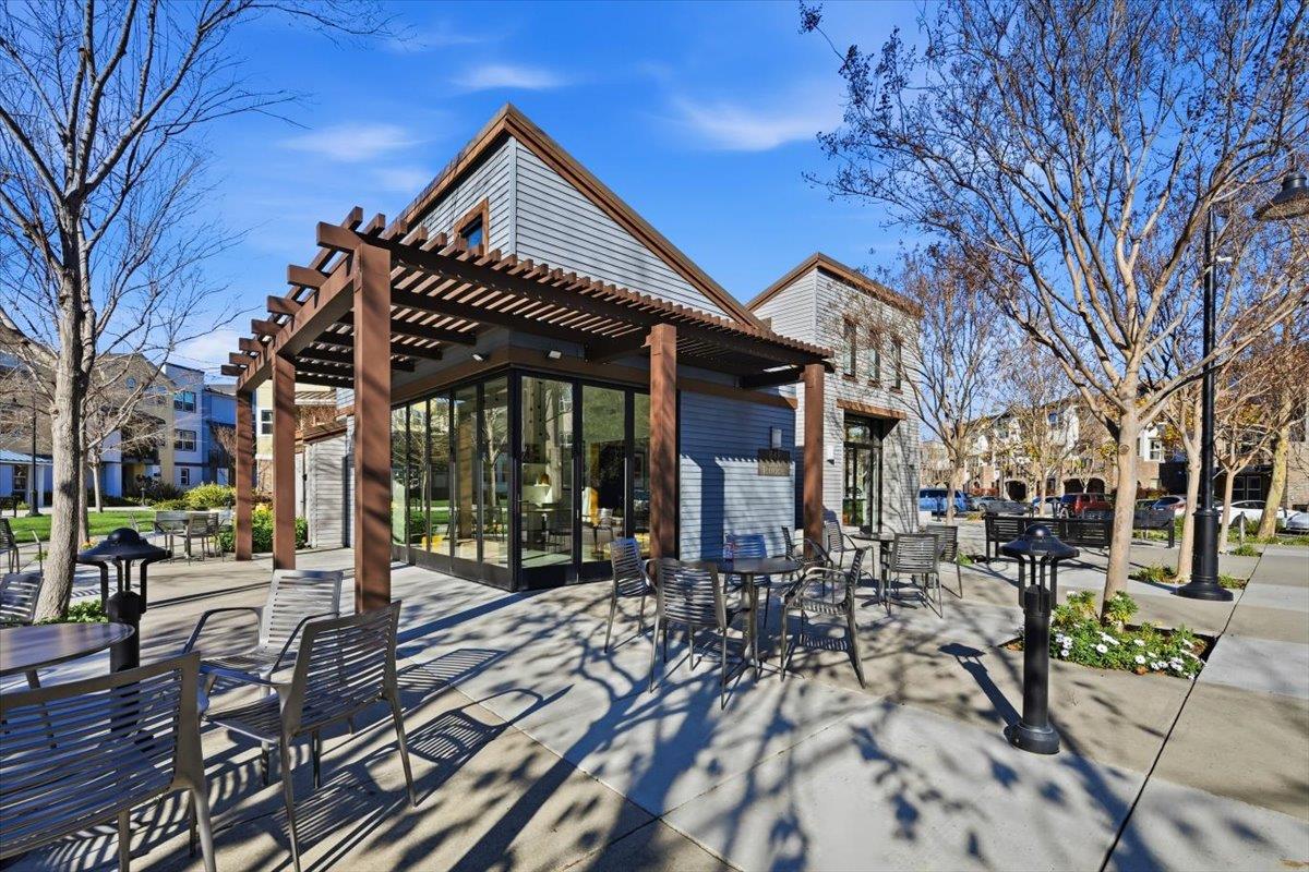 Detail Gallery Image 47 of 59 For 845 De Guigne Dr #2,  Sunnyvale,  CA 94085 - 3 Beds | 2/2 Baths