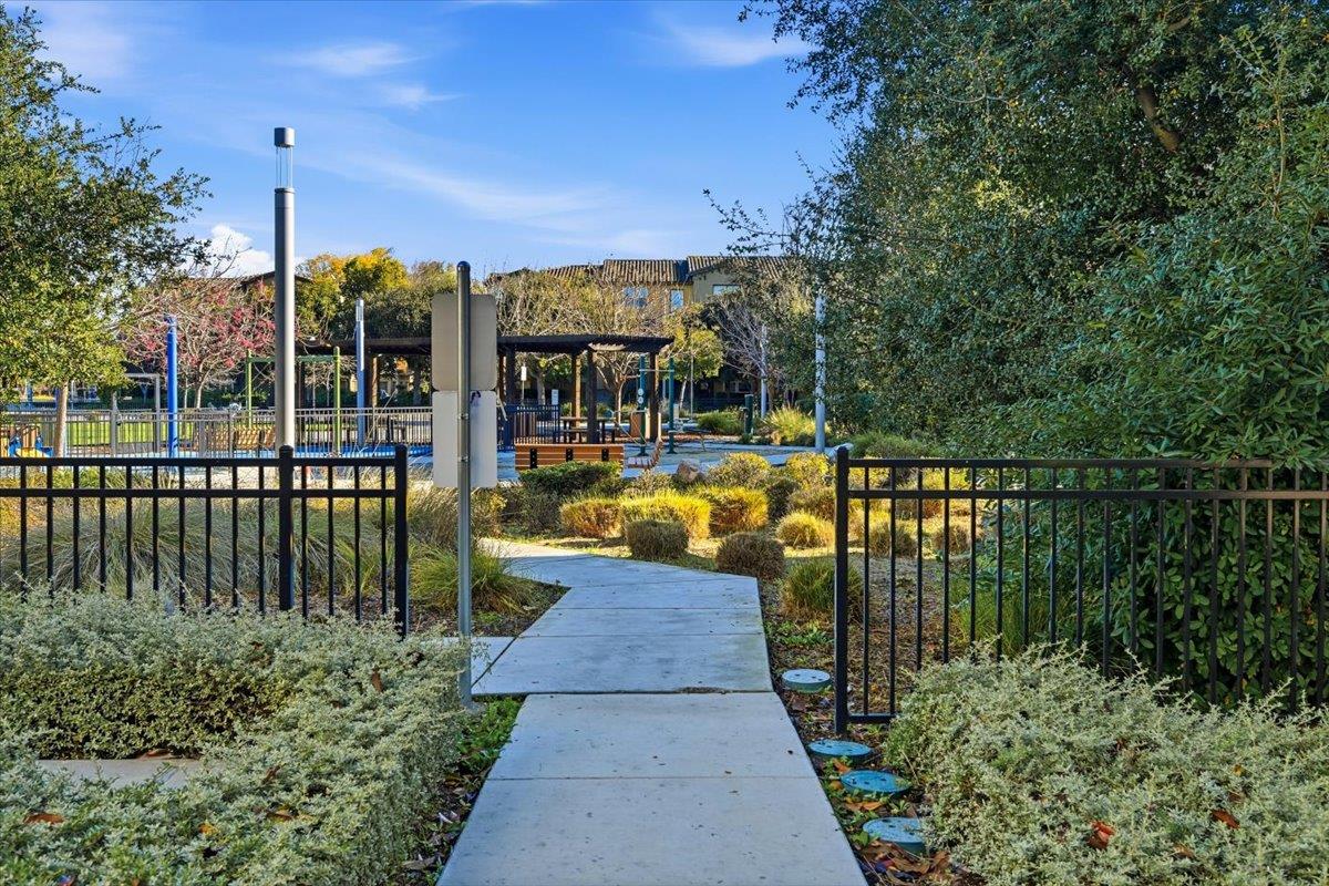 Detail Gallery Image 49 of 59 For 845 De Guigne Dr #2,  Sunnyvale,  CA 94085 - 3 Beds | 2/2 Baths