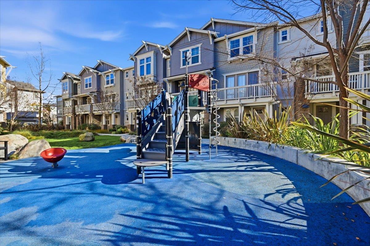 Detail Gallery Image 52 of 59 For 845 De Guigne Dr #2,  Sunnyvale,  CA 94085 - 3 Beds | 2/2 Baths