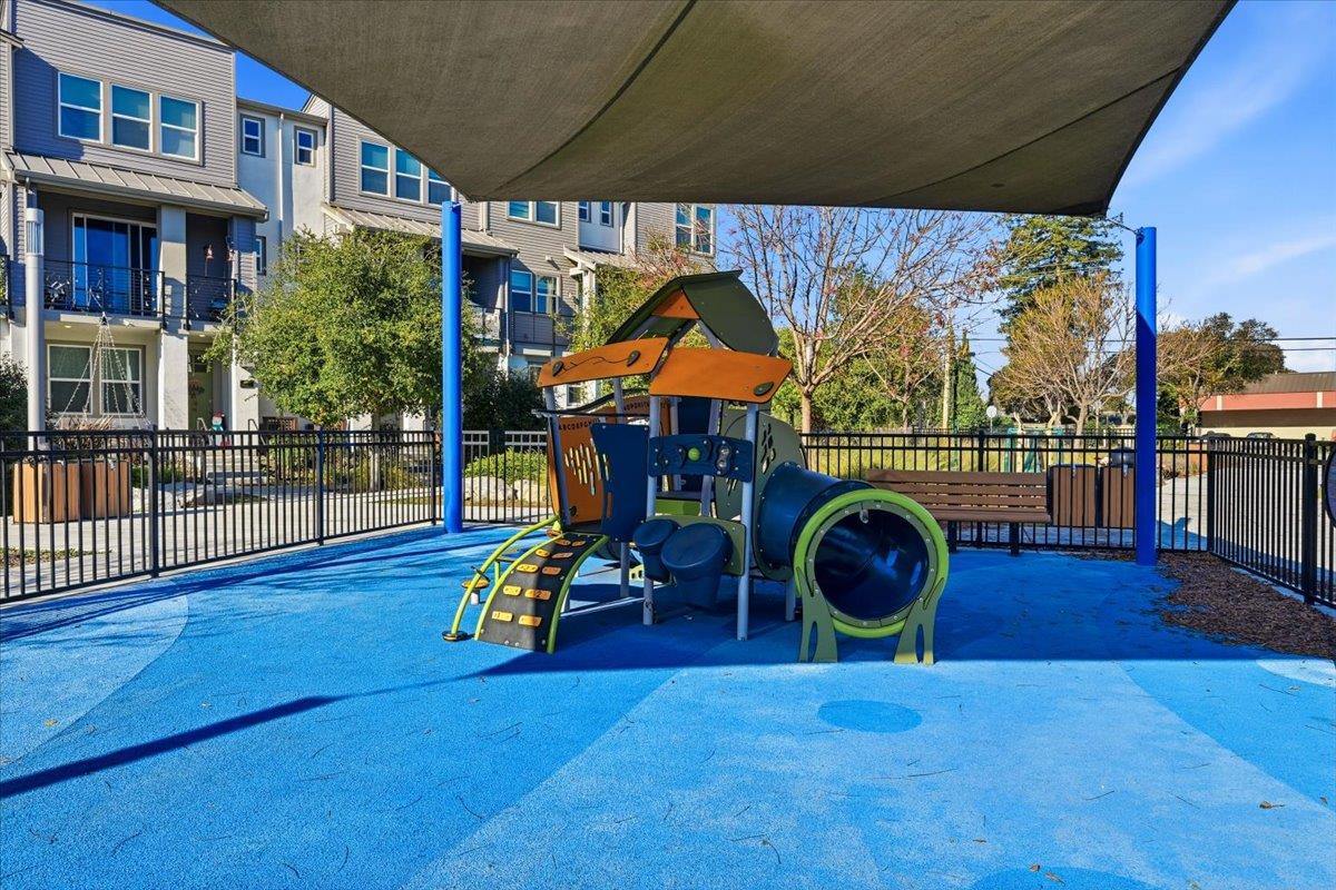 Detail Gallery Image 53 of 59 For 845 De Guigne Dr #2,  Sunnyvale,  CA 94085 - 3 Beds | 2/2 Baths