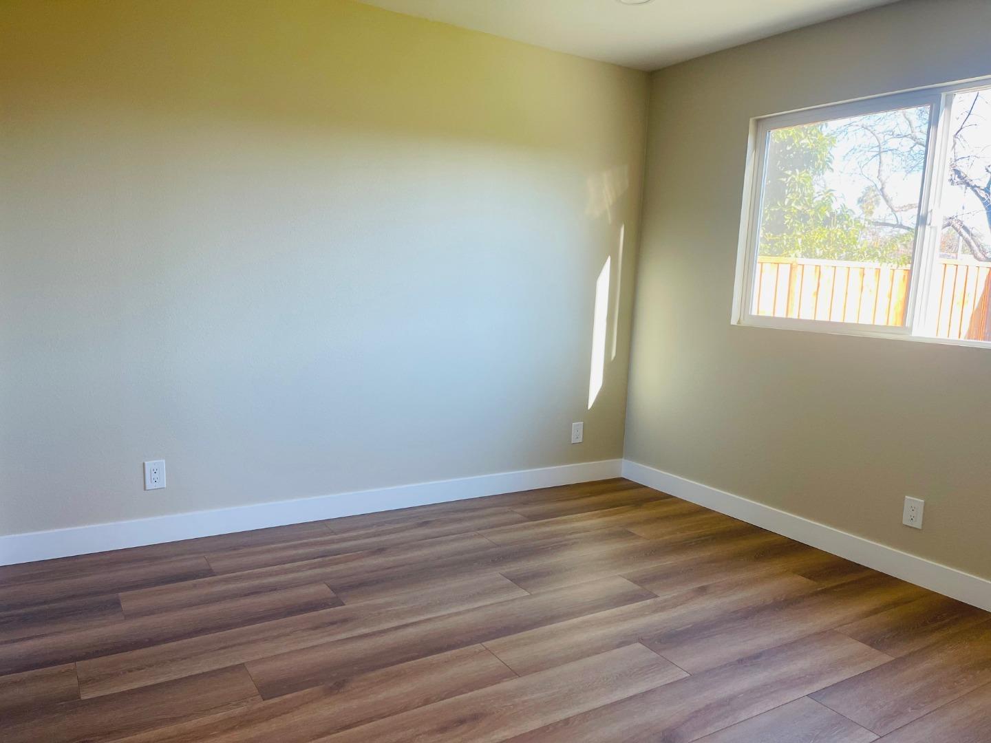 Detail Gallery Image 11 of 15 For 1034 Summerfield Dr, San Jose,  CA 95121 - 3 Beds | 2 Baths