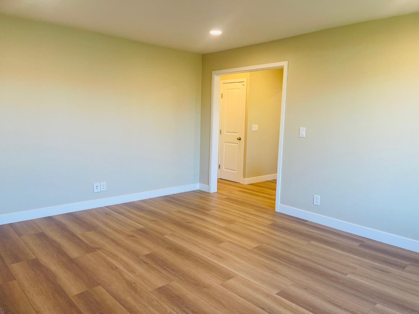 Detail Gallery Image 8 of 15 For 1034 Summerfield Dr, San Jose,  CA 95121 - 3 Beds | 2 Baths