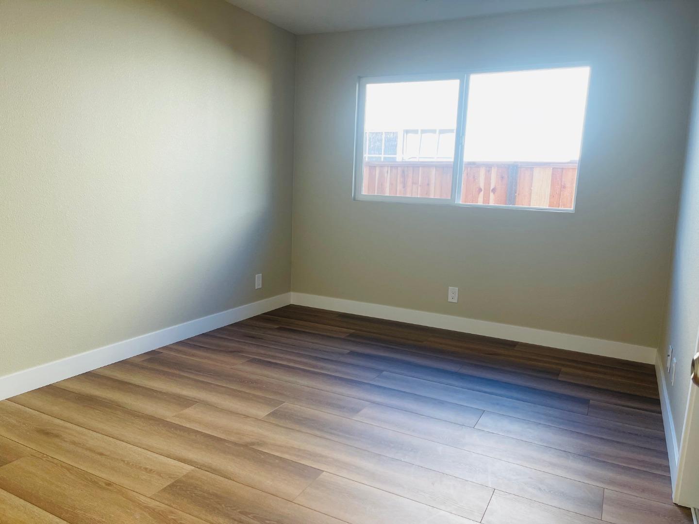 Detail Gallery Image 9 of 15 For 1034 Summerfield Dr, San Jose,  CA 95121 - 3 Beds | 2 Baths