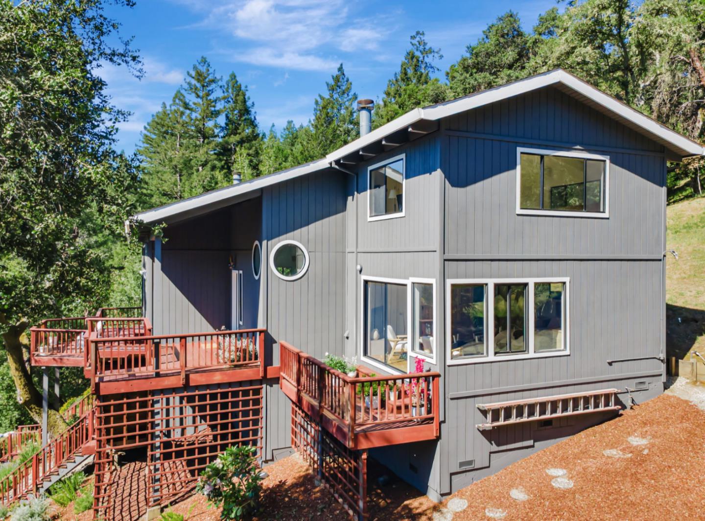 Detail Gallery Image 4 of 12 For 805 Old Mill Pond Rd., Los Gatos,  CA 95033 - 4 Beds | 2/1 Baths