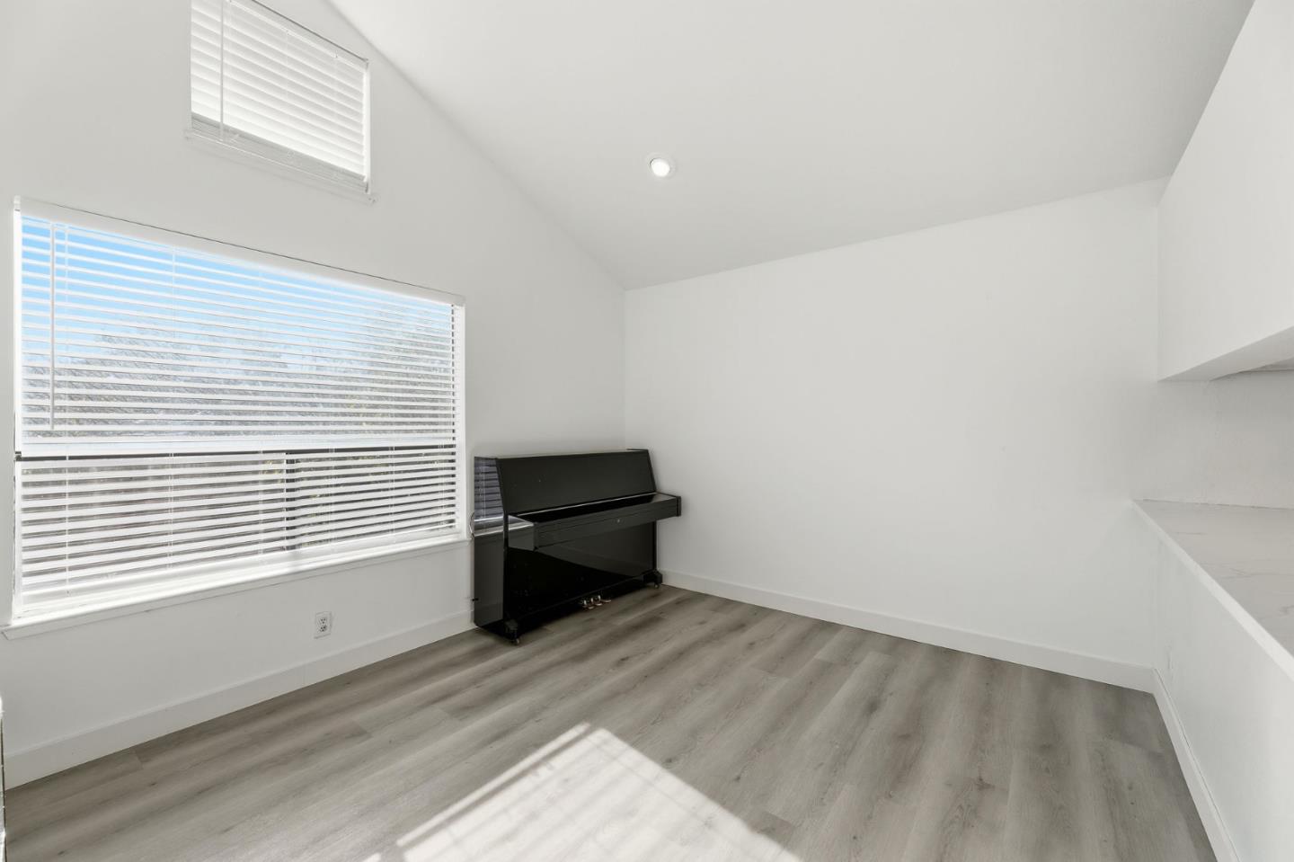 Detail Gallery Image 13 of 27 For 378 Stacey Cmn, Fremont,  CA 94539 - 1 Beds | 1 Baths