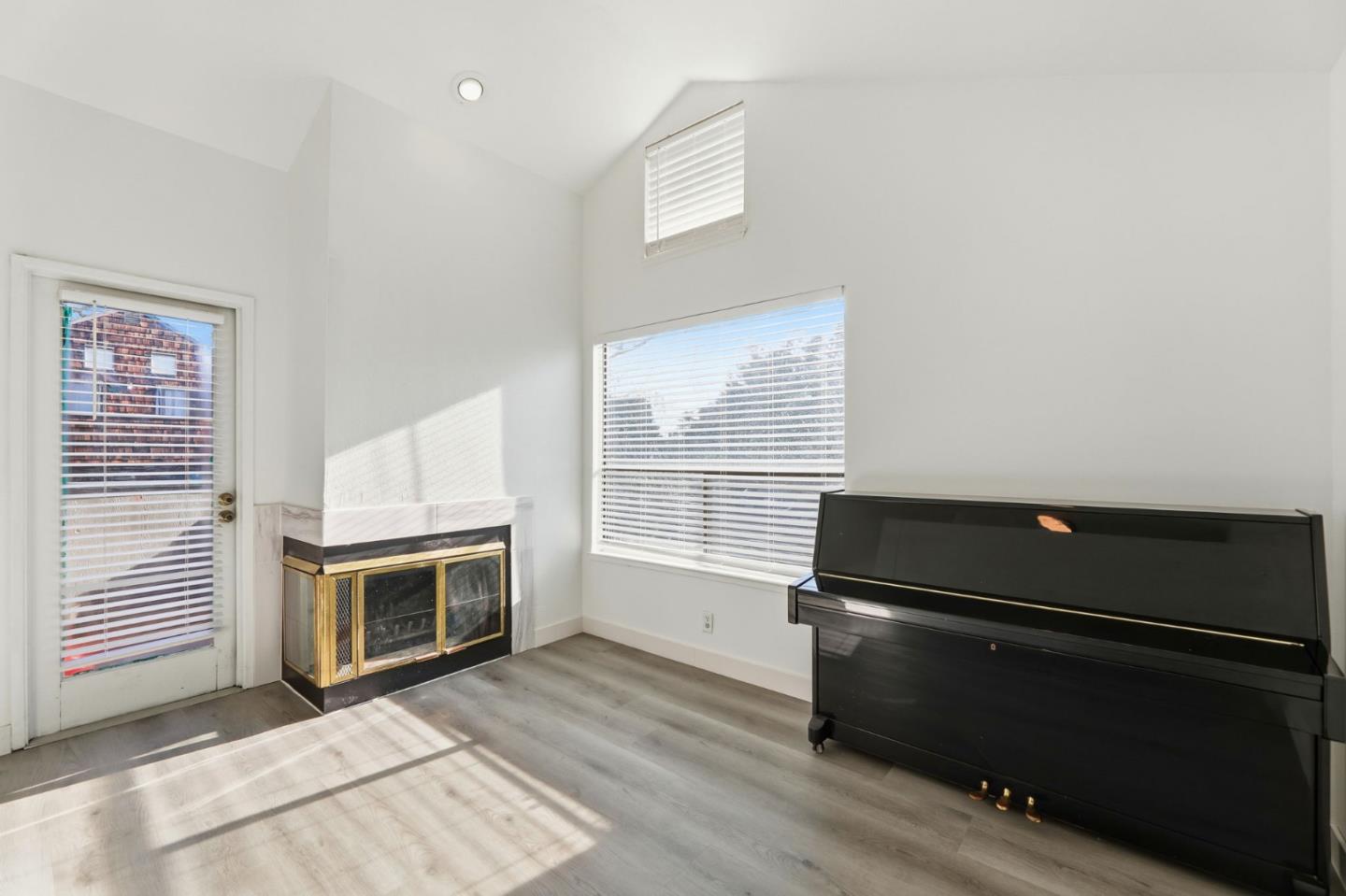 Detail Gallery Image 7 of 27 For 378 Stacey Cmn, Fremont,  CA 94539 - 1 Beds | 1 Baths