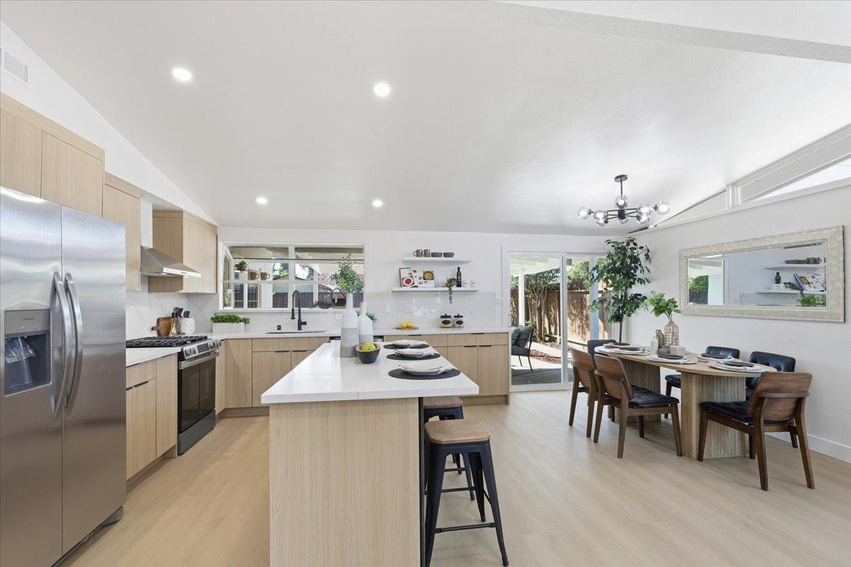 Detail Gallery Image 13 of 41 For 1653 S King Rd, San Jose,  CA 95122 - 5 Beds | 3 Baths