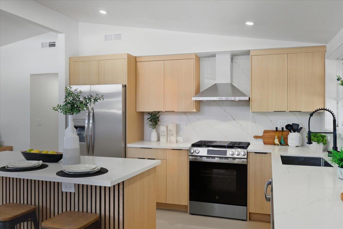 Detail Gallery Image 15 of 41 For 1653 S King Rd, San Jose,  CA 95122 - 5 Beds | 3 Baths