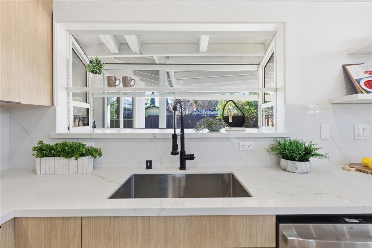 Detail Gallery Image 16 of 41 For 1653 S King Rd, San Jose,  CA 95122 - 5 Beds | 3 Baths