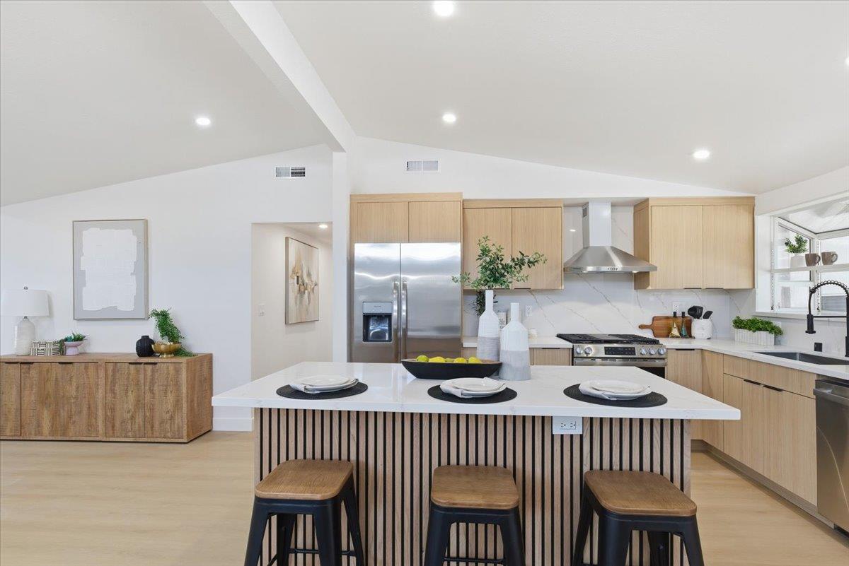 Detail Gallery Image 19 of 41 For 1653 S King Rd, San Jose,  CA 95122 - 5 Beds | 3 Baths