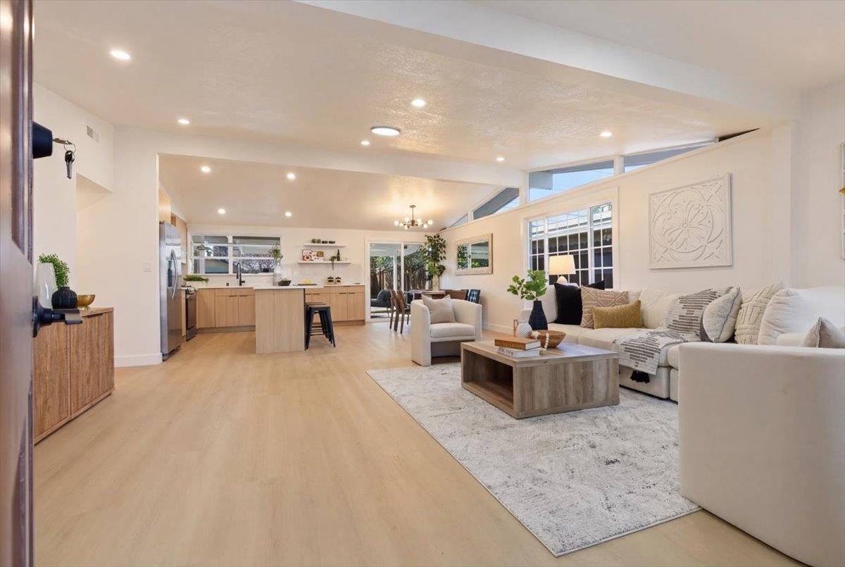 Detail Gallery Image 6 of 41 For 1653 S King Rd, San Jose,  CA 95122 - 5 Beds | 3 Baths