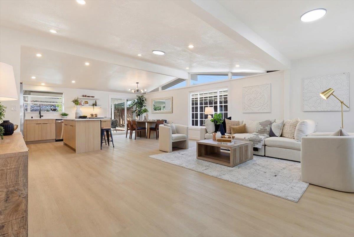 Detail Gallery Image 9 of 41 For 1653 S King Rd, San Jose,  CA 95122 - 5 Beds | 3 Baths