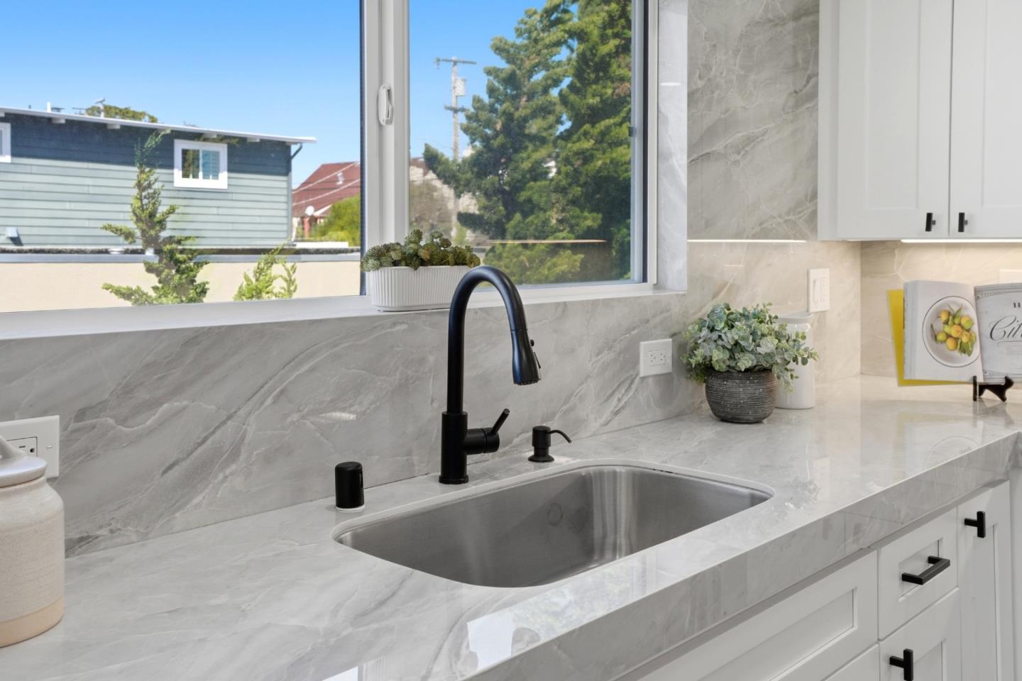 Detail Gallery Image 15 of 71 For 183 Poplar Ave, San Bruno,  CA 94066 - 4 Beds | 3/1 Baths