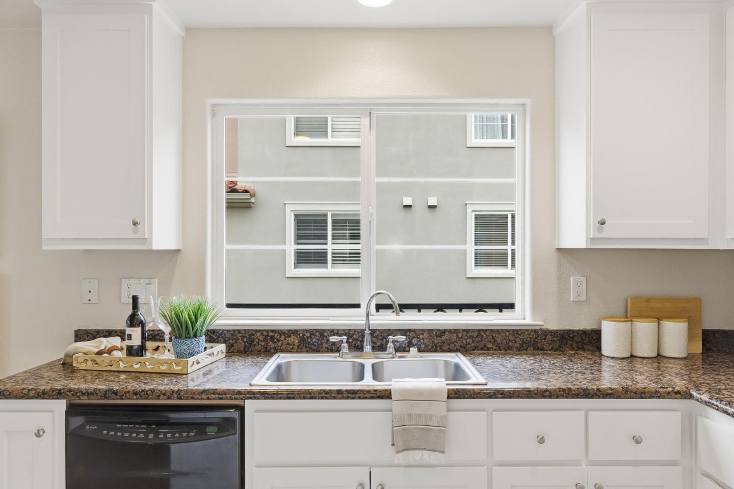 Detail Gallery Image 16 of 39 For 327 Vista Roma Way, San Jose,  CA 95136 - 4 Beds | 2/1 Baths