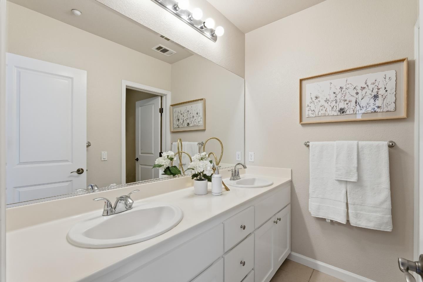 Detail Gallery Image 26 of 39 For 327 Vista Roma Way, San Jose,  CA 95136 - 4 Beds | 2/1 Baths