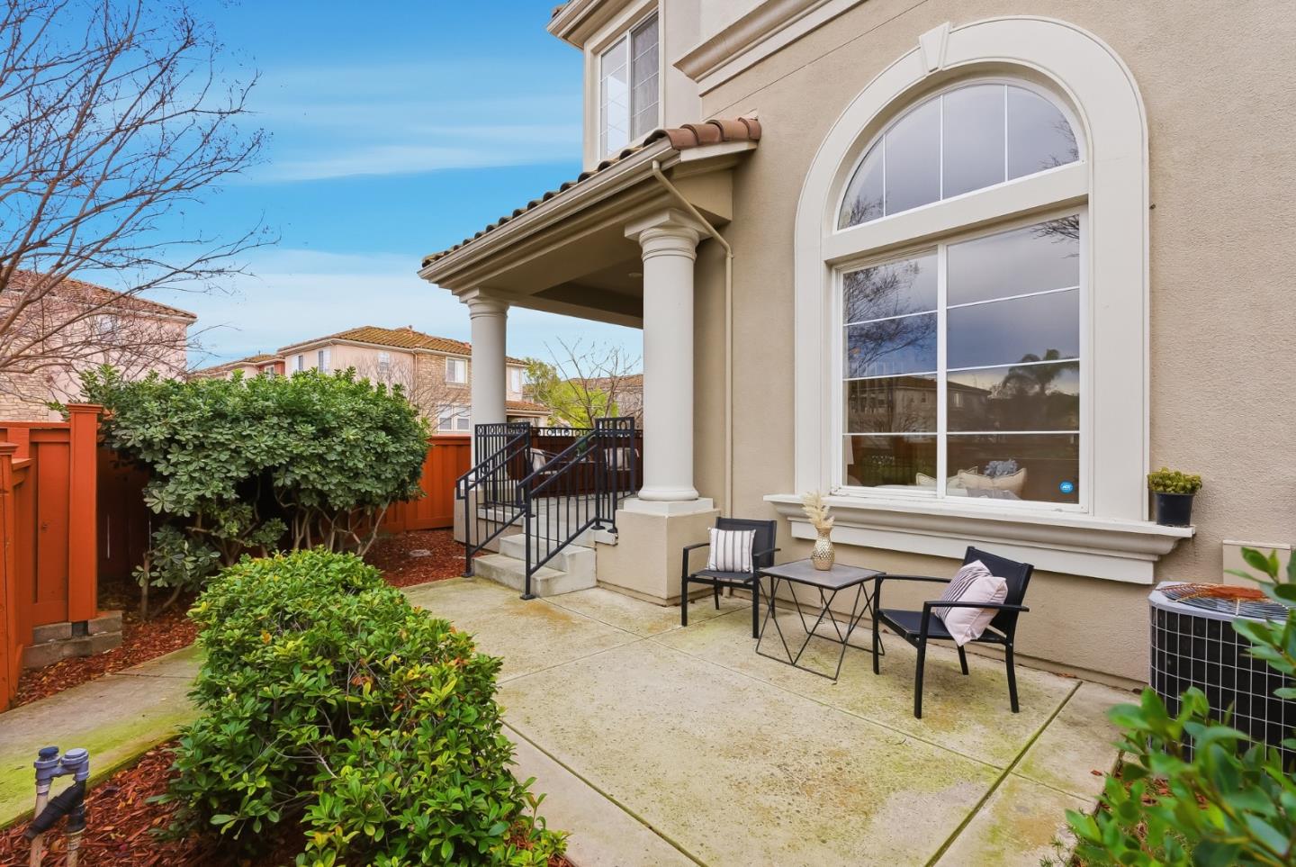 Detail Gallery Image 4 of 39 For 327 Vista Roma Way, San Jose,  CA 95136 - 4 Beds | 2/1 Baths