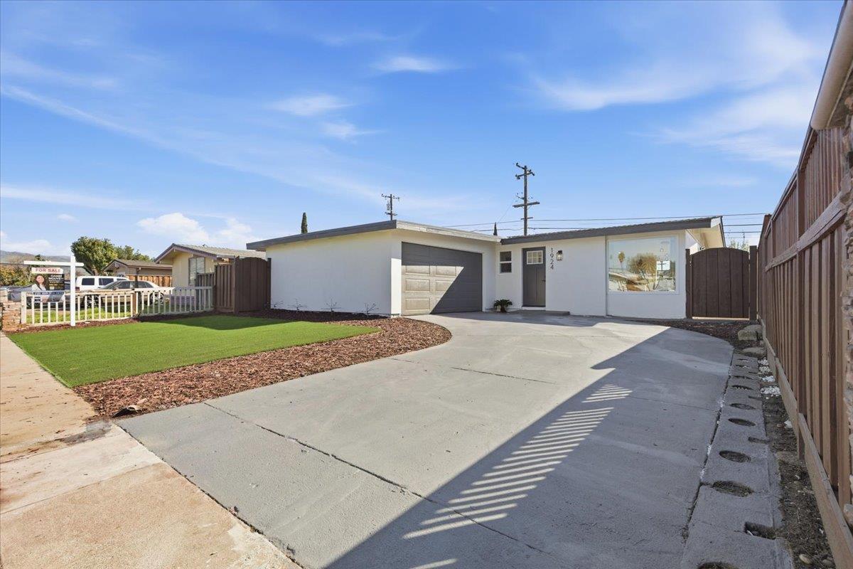 Detail Gallery Image 2 of 35 For 1924 Loyola Dr, San Jose,  CA 95122 - 3 Beds | 2 Baths