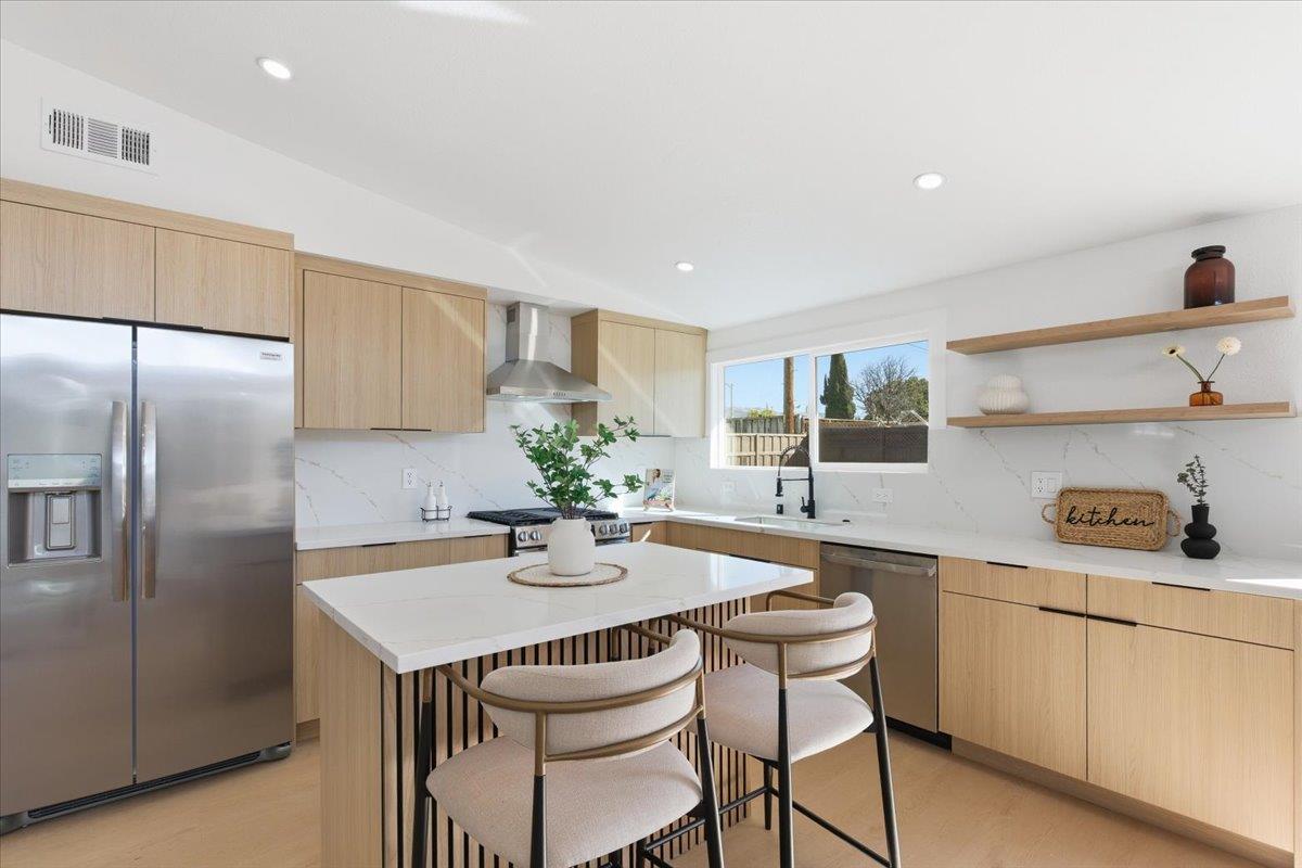 Detail Gallery Image 8 of 35 For 1924 Loyola Dr, San Jose,  CA 95122 - 3 Beds | 2 Baths