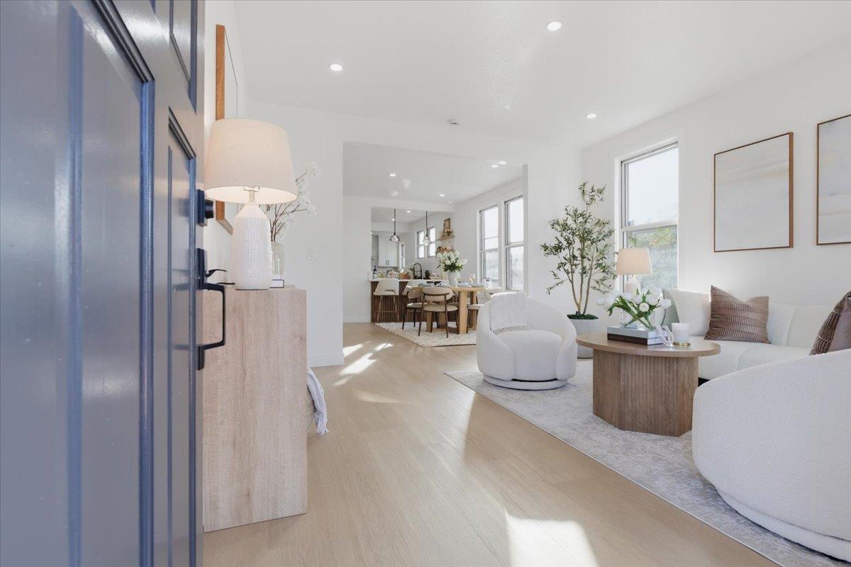 Detail Gallery Image 4 of 28 For 973 Prospect St, San Jose,  CA 95110 - 3 Beds | 2 Baths