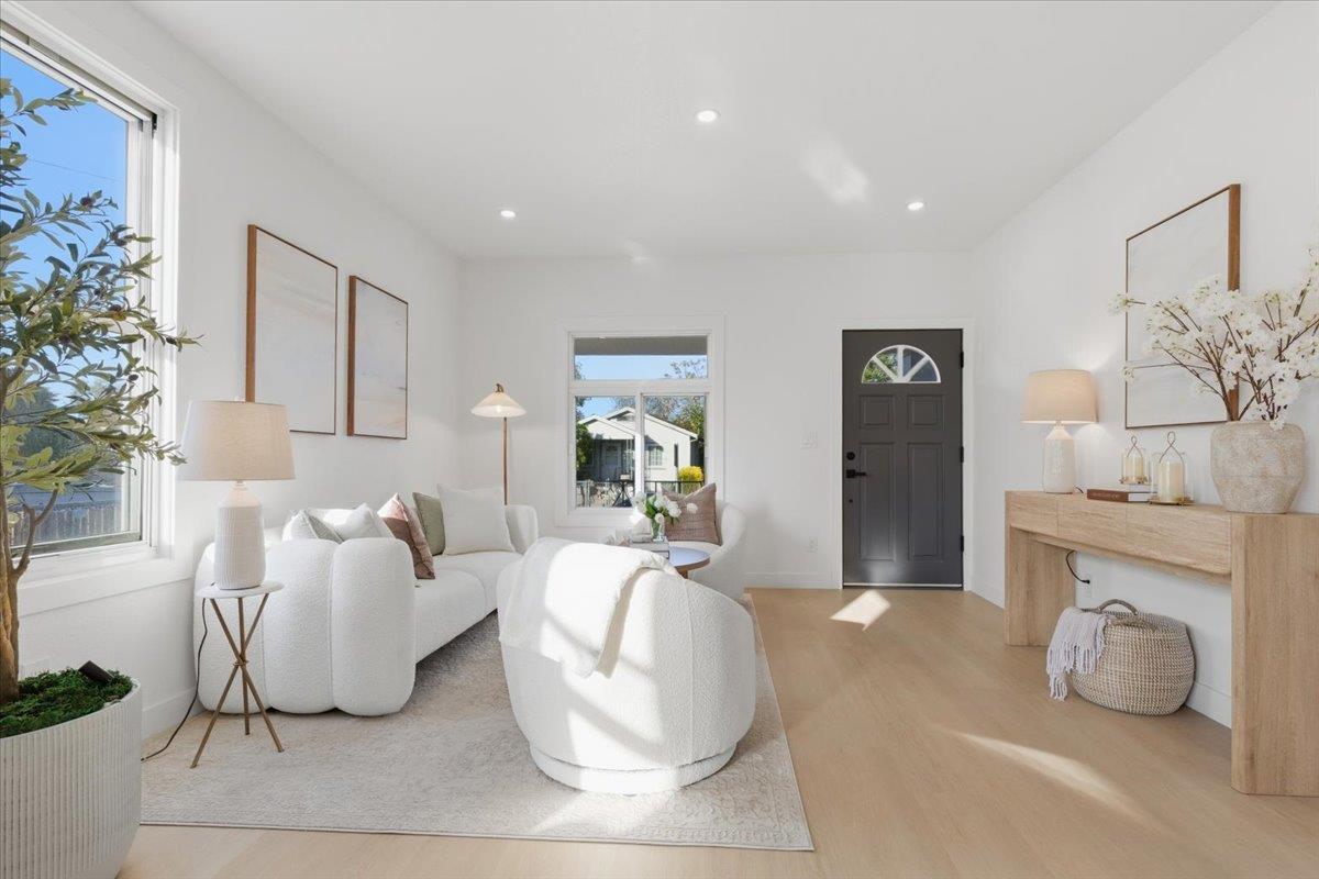 Detail Gallery Image 5 of 28 For 973 Prospect St, San Jose,  CA 95110 - 3 Beds | 2 Baths