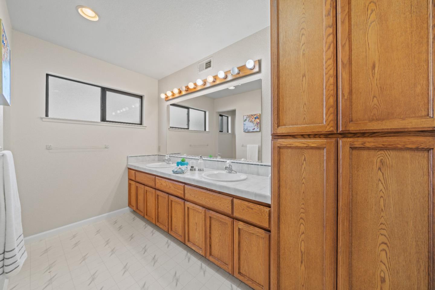 Detail Gallery Image 21 of 45 For 3393 Sutton Loop, Fremont,  CA 94536 - 4 Beds | 3 Baths