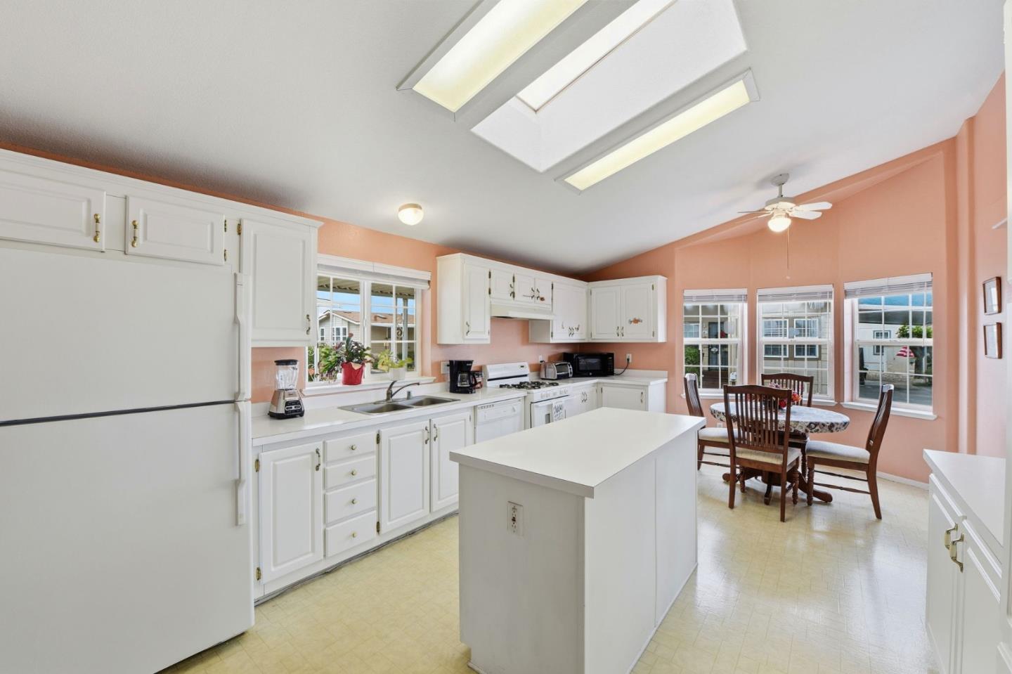 Detail Gallery Image 6 of 22 For 5770 Winfield Blvd #88,  San Jose,  CA 95123 - 3 Beds | 2 Baths