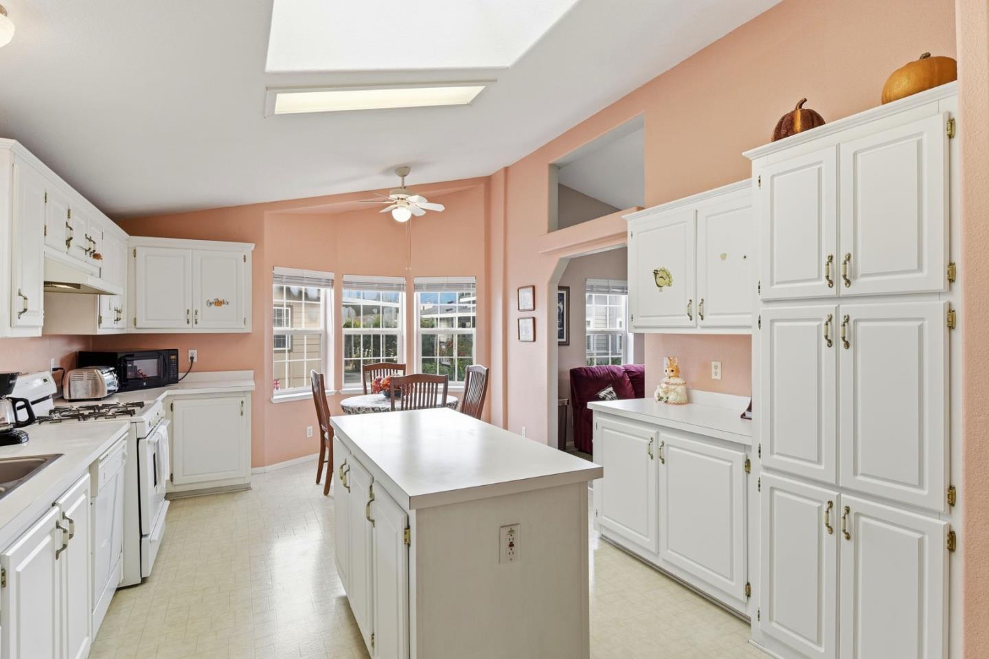 Detail Gallery Image 7 of 22 For 5770 Winfield Blvd #88,  San Jose,  CA 95123 - 3 Beds | 2 Baths