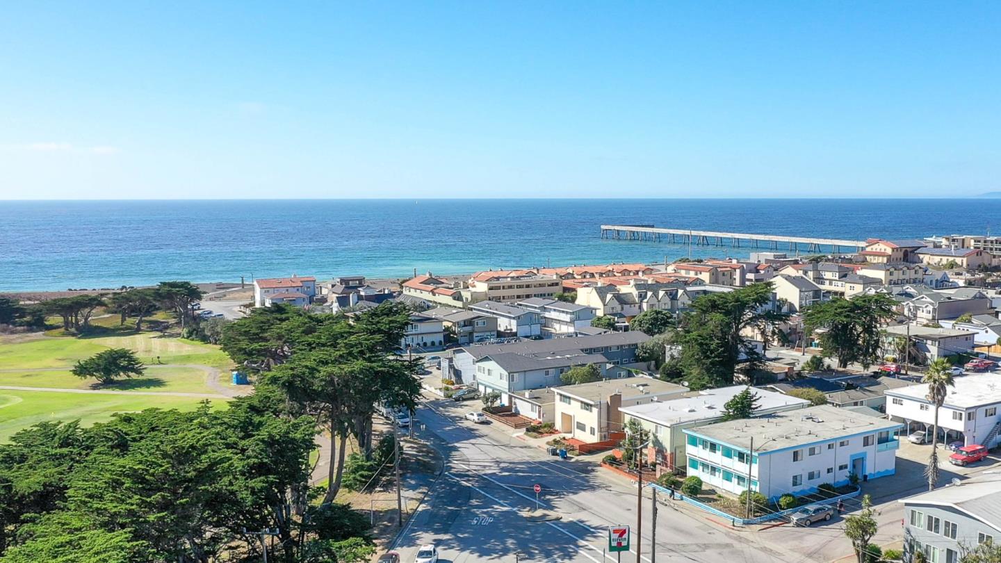 Detail Gallery Image 3 of 63 For 200 Lakeview Ave, Pacifica,  CA 94044 - – Beds | – Baths