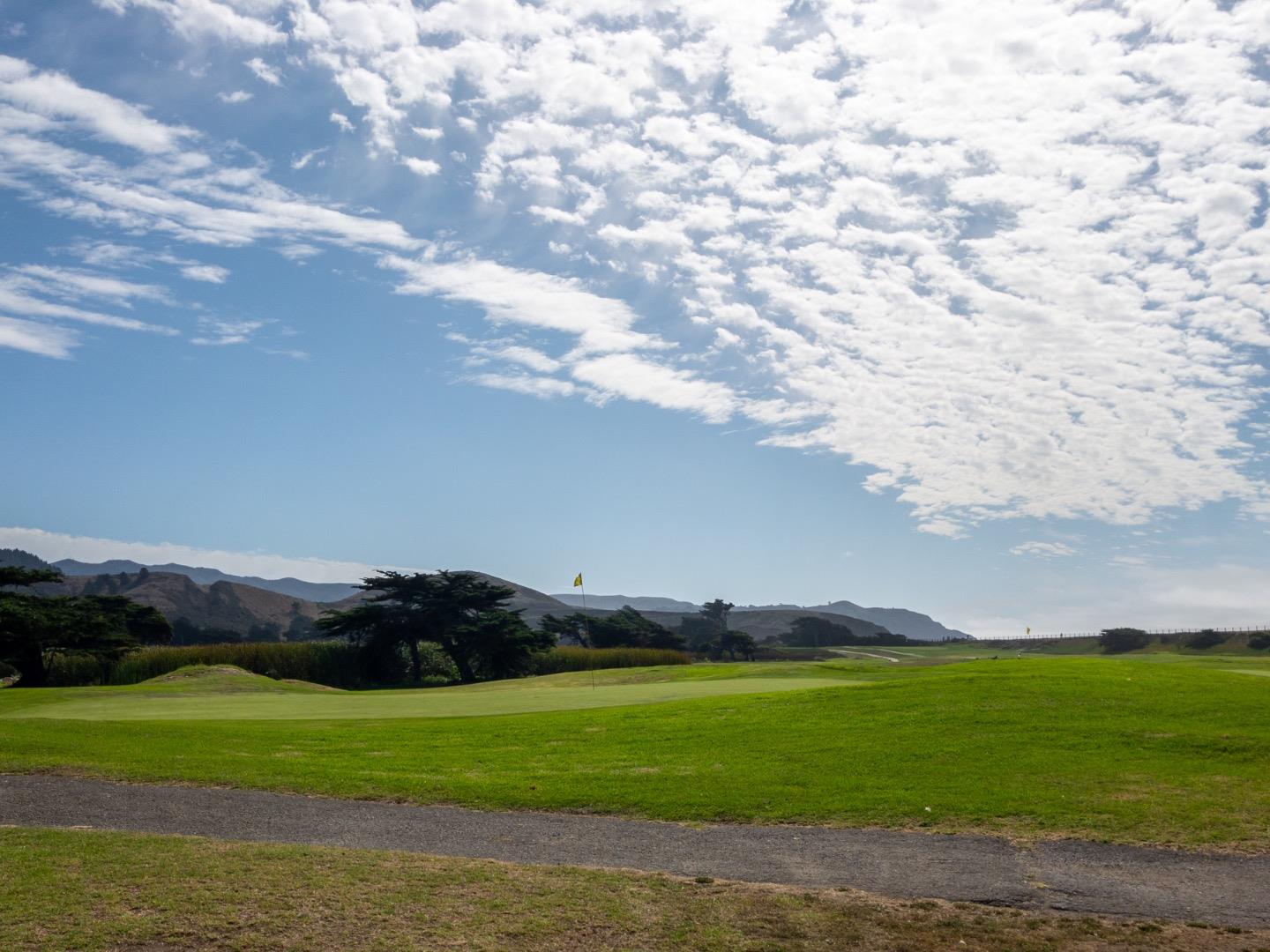 Detail Gallery Image 4 of 63 For 200 Lakeview Ave, Pacifica,  CA 94044 - – Beds | – Baths