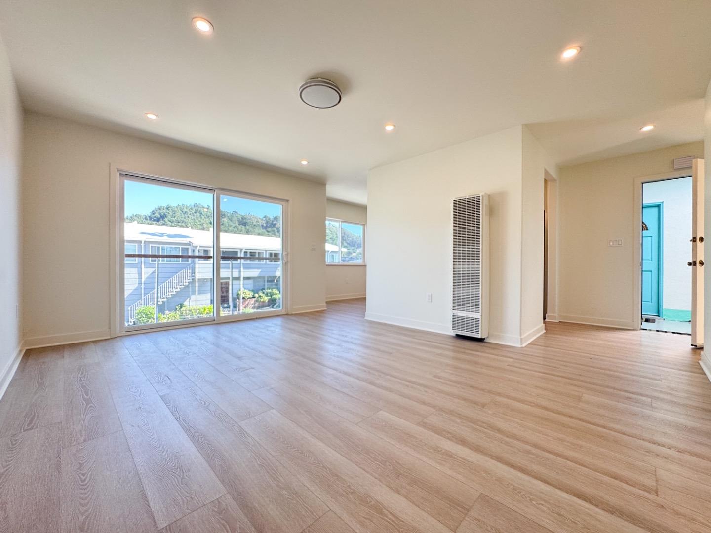 Detail Gallery Image 9 of 63 For 200 Lakeview Ave, Pacifica,  CA 94044 - – Beds | – Baths