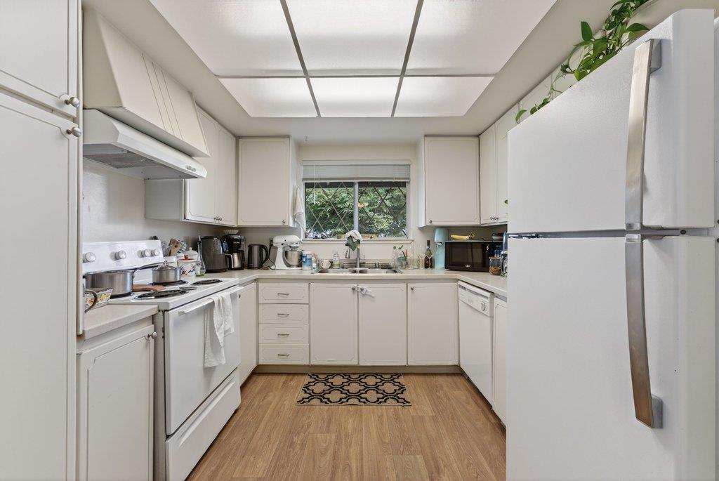 Detail Gallery Image 5 of 29 For 1803 Halterman Ave, Santa Cruz,  CA 95062 - – Beds | – Baths