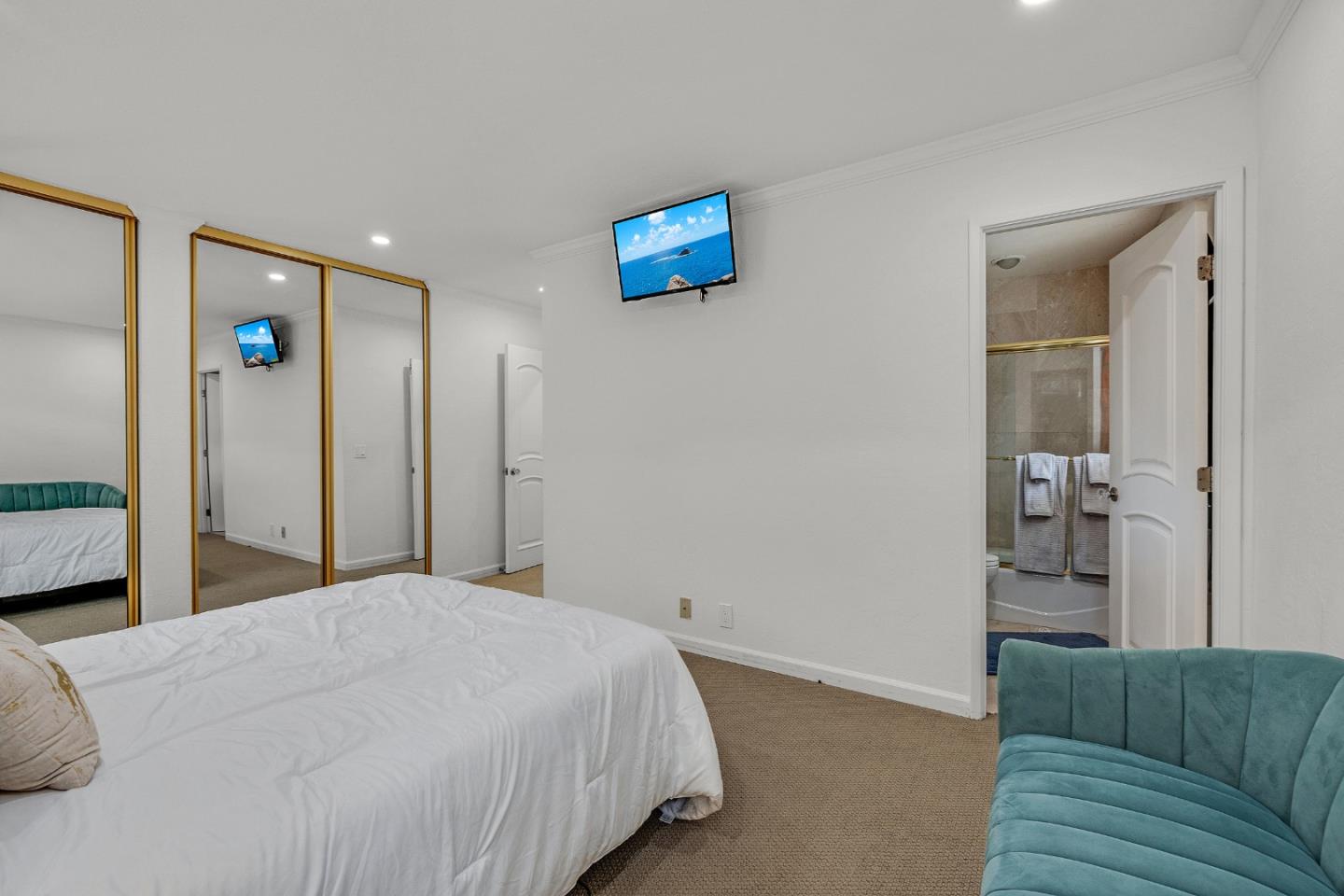 Detail Gallery Image 17 of 45 For 19 Elk Ct, Pacifica,  CA 94044 - 3 Beds | 2 Baths