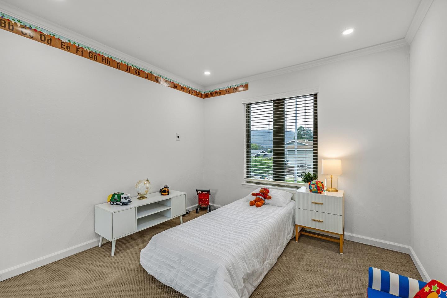 Detail Gallery Image 22 of 45 For 19 Elk Ct, Pacifica,  CA 94044 - 3 Beds | 2 Baths