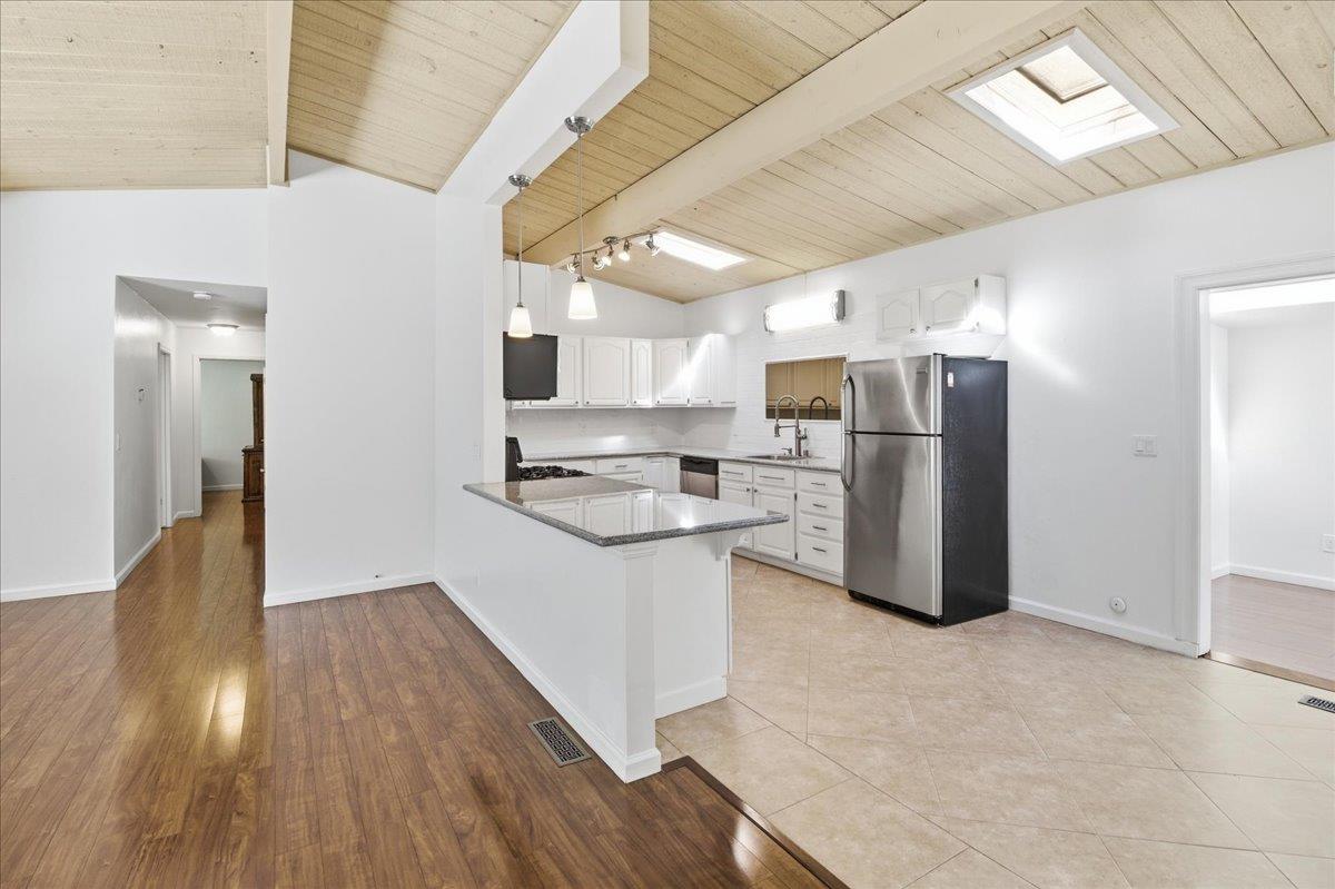 Detail Gallery Image 11 of 50 For 17 Los Encinos Dr, Del Rey Oaks,  CA 93940 - 3 Beds | 2 Baths