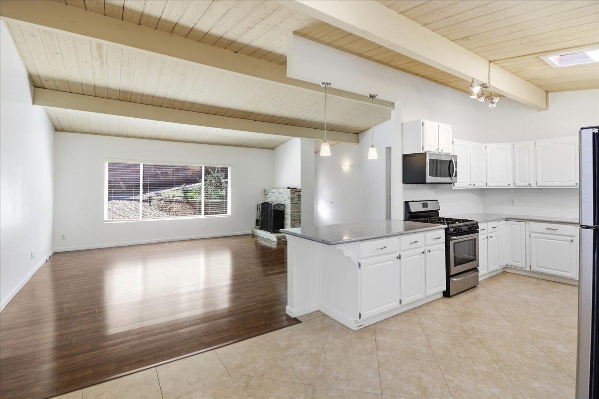 Detail Gallery Image 13 of 50 For 17 Los Encinos Dr, Del Rey Oaks,  CA 93940 - 3 Beds | 2 Baths