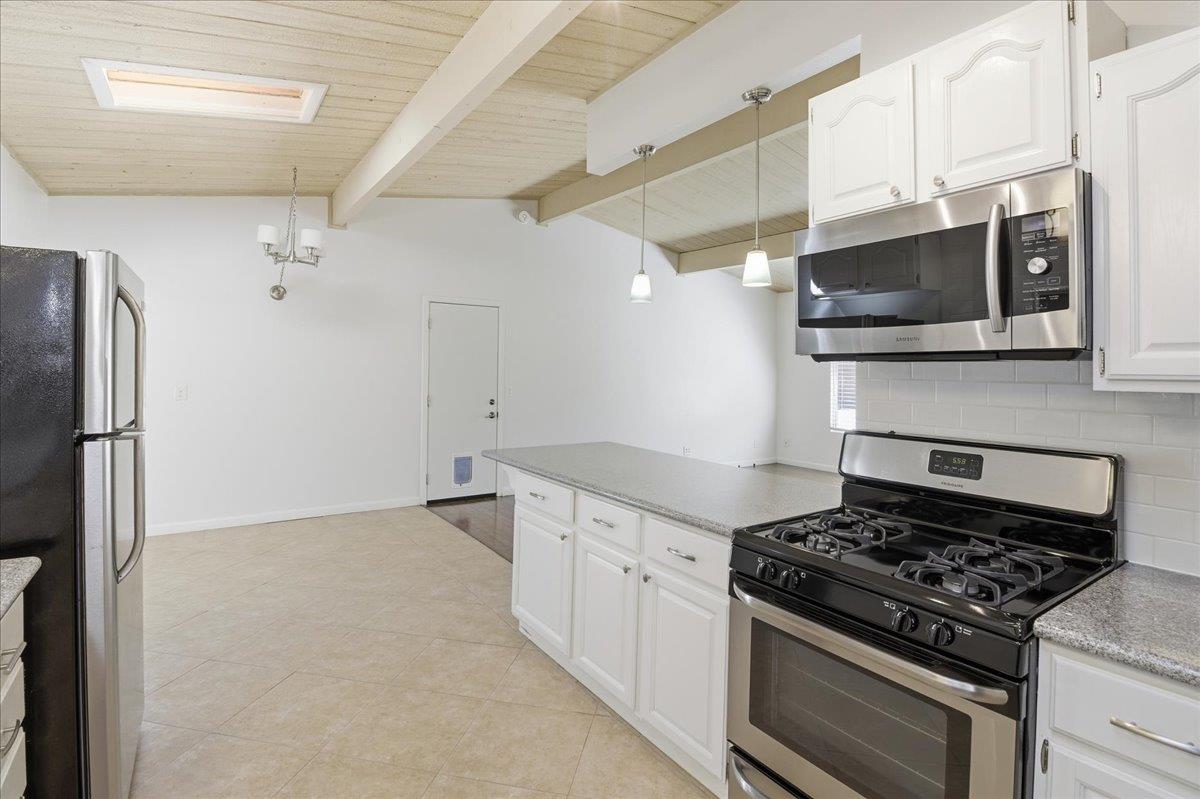 Detail Gallery Image 14 of 50 For 17 Los Encinos Dr, Del Rey Oaks,  CA 93940 - 3 Beds | 2 Baths