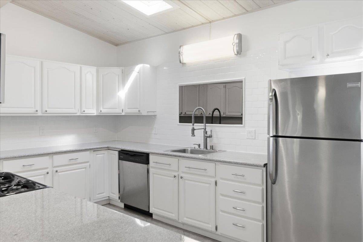 Detail Gallery Image 15 of 50 For 17 Los Encinos Dr, Del Rey Oaks,  CA 93940 - 3 Beds | 2 Baths