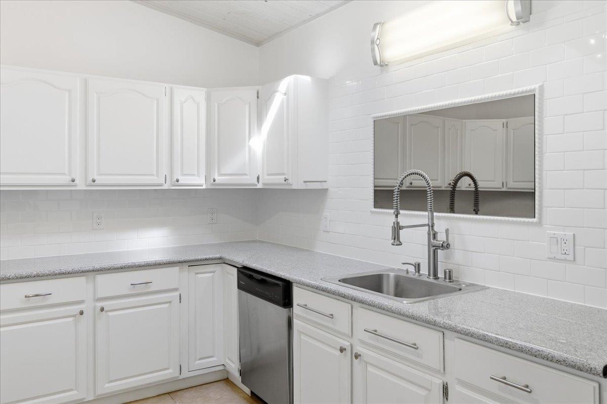 Detail Gallery Image 16 of 50 For 17 Los Encinos Dr, Del Rey Oaks,  CA 93940 - 3 Beds | 2 Baths