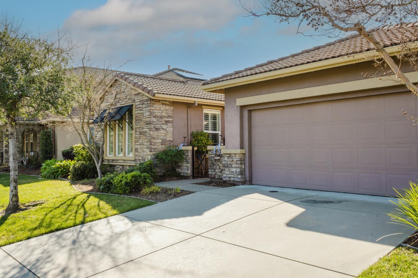 Detail Gallery Image 3 of 60 For 1208 Souza Way, Folsom,  CA 95630 - 3 Beds | 2/1 Baths