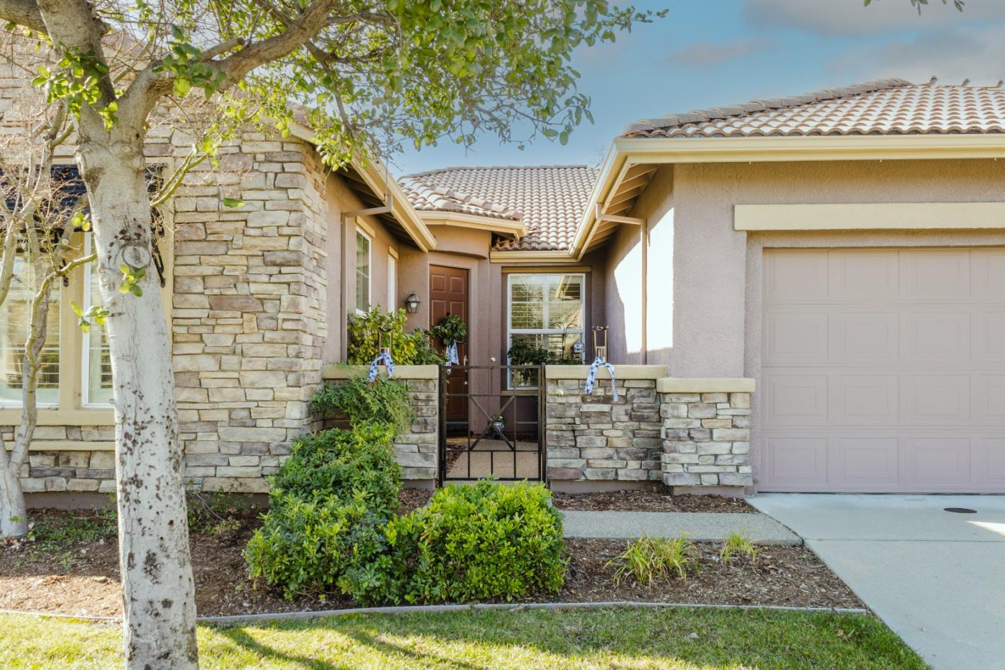 Detail Gallery Image 4 of 60 For 1208 Souza Way, Folsom,  CA 95630 - 3 Beds | 2/1 Baths