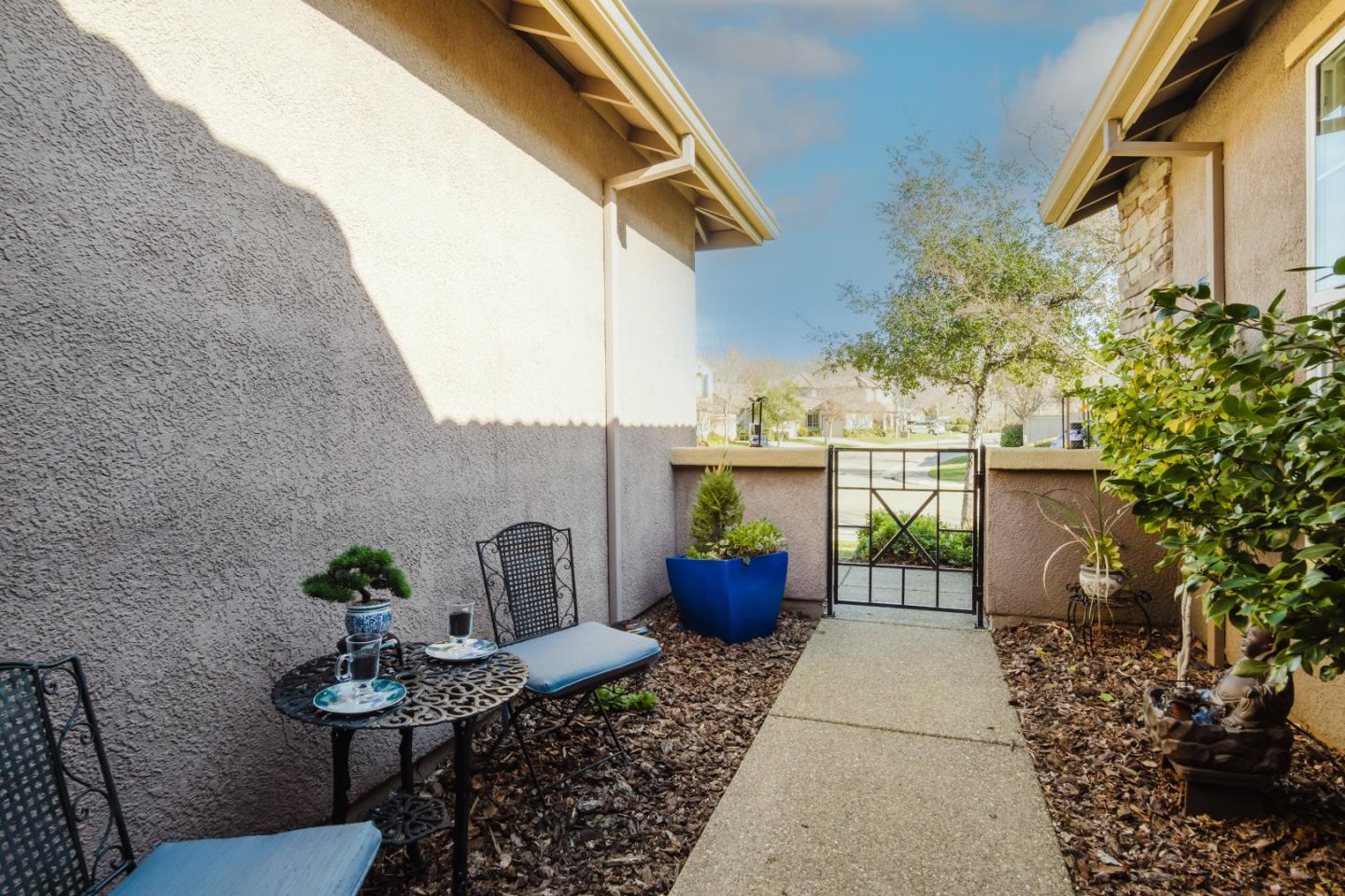 Detail Gallery Image 6 of 60 For 1208 Souza Way, Folsom,  CA 95630 - 3 Beds | 2/1 Baths