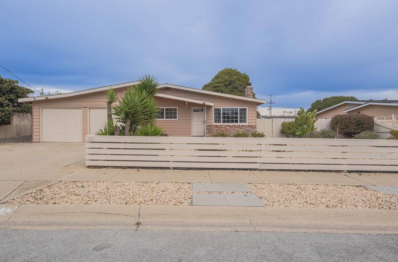 Detail Gallery Image 4 of 34 For 351 Hillcrest Ave, Marina,  CA 93933 - 3 Beds | 1/1 Baths