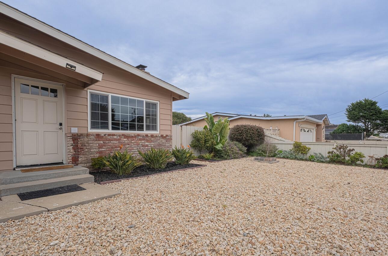 Detail Gallery Image 7 of 34 For 351 Hillcrest Ave, Marina,  CA 93933 - 3 Beds | 1/1 Baths