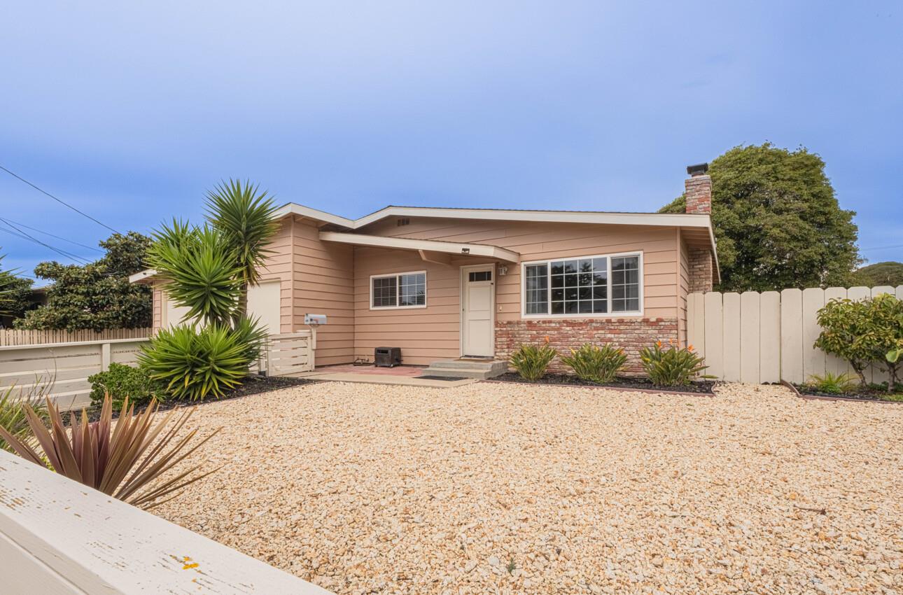 Detail Gallery Image 8 of 34 For 351 Hillcrest Ave, Marina,  CA 93933 - 3 Beds | 1/1 Baths