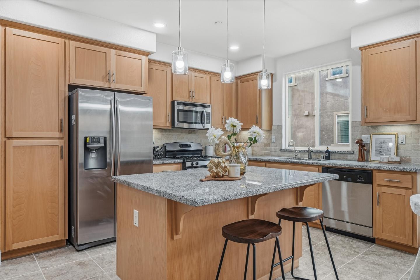 Detail Gallery Image 9 of 35 For 1796 Lee Way, Milpitas,  CA 95035 - 3 Beds | 3 Baths